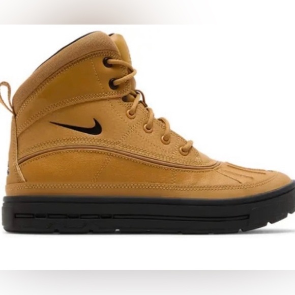 ✨ RARE - Nike Hoodland Boots: No Longer Made ✨ - Picture 2 of 6